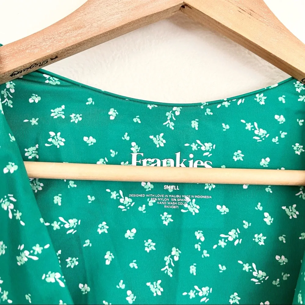 ✨RARE✨ FRANKIE’S BIKINIS Sammy Tie Front Short Sleeve Bikini Top in Green Ditsy